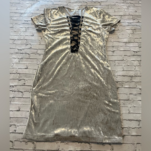 Love J Velvet Dress Size Medium - Picture 5 of 8